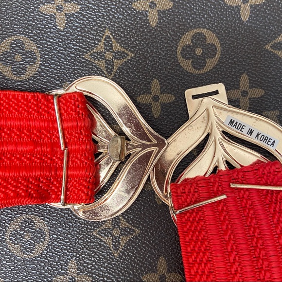 Vintage women red/gold buckle, stretch red 2” elastic band. Size waist 28”. Used - Picture 6 of 7